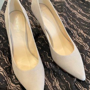 Pearl Gray Suede Leather Heels/Pumps by Nine West, Sz. 7.5 M